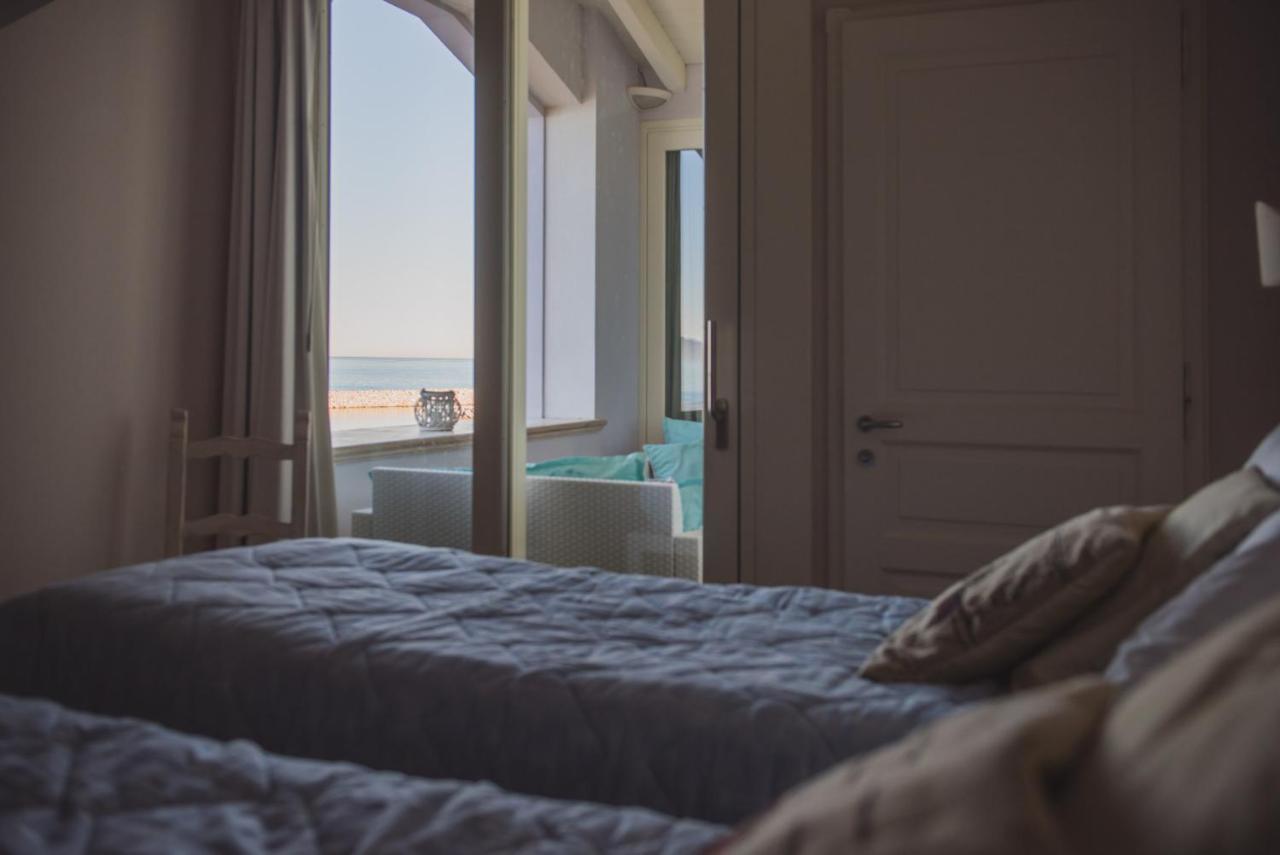 Villa Lilla Sulla Spiaggia Di San Vincenzo Luxury Kültér fotó