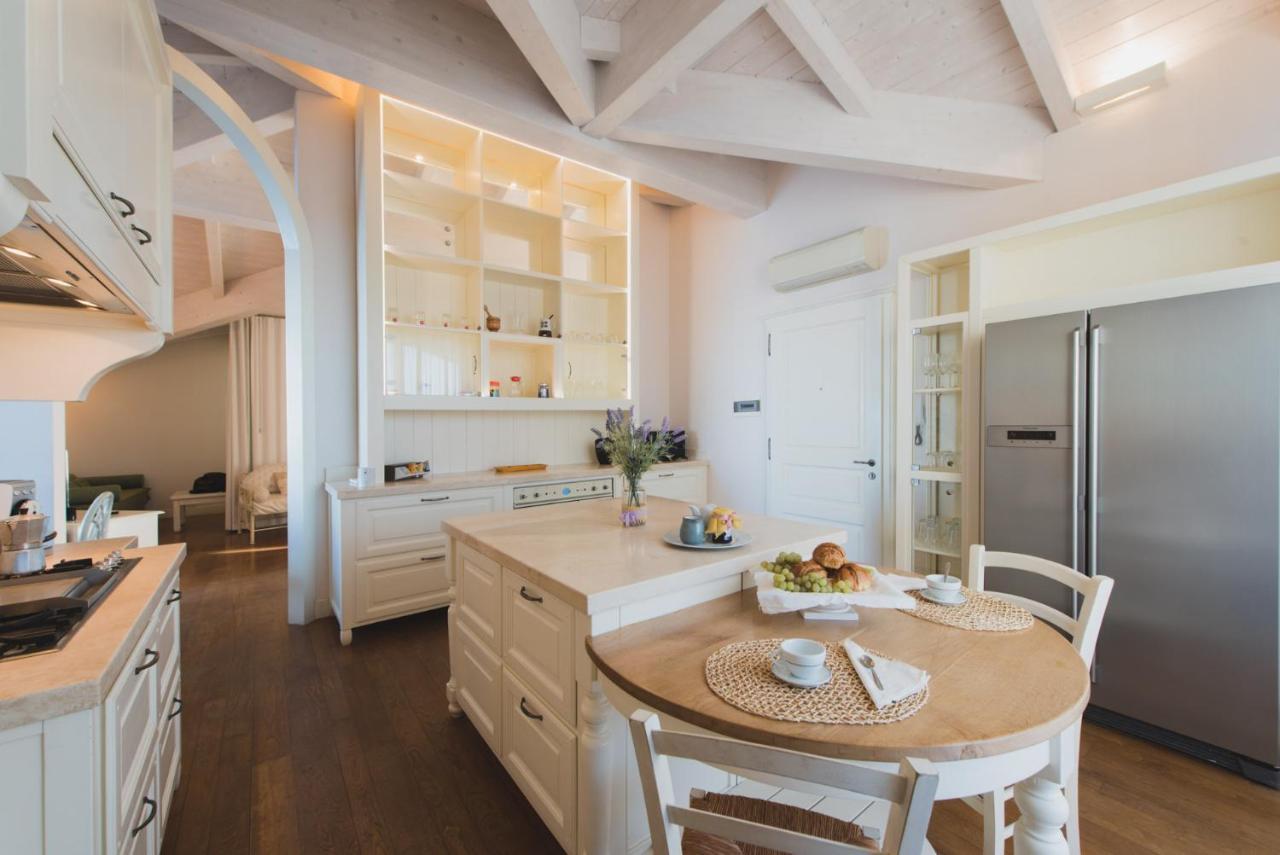 Villa Lilla Sulla Spiaggia Di San Vincenzo Luxury Kültér fotó