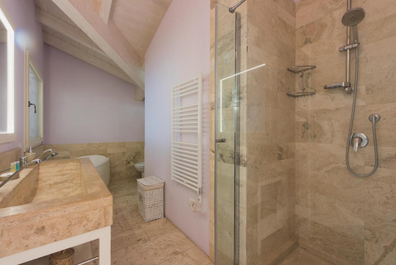 Villa Lilla Sulla Spiaggia Di San Vincenzo Luxury Kültér fotó