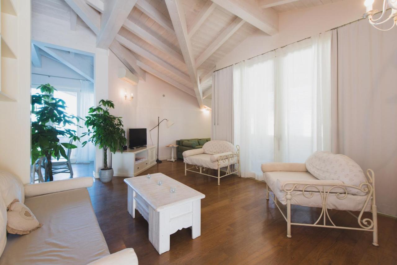 Villa Lilla Sulla Spiaggia Di San Vincenzo Luxury Kültér fotó