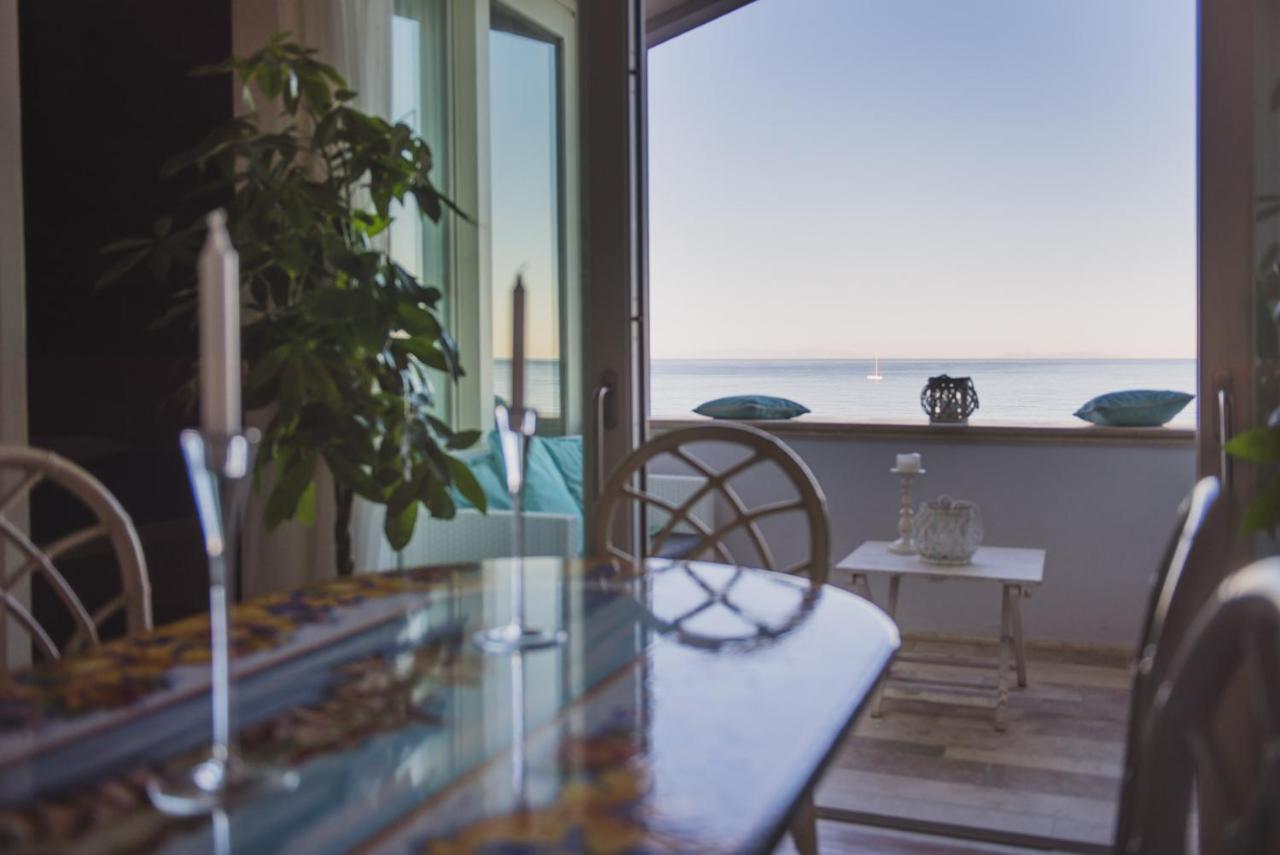 Villa Lilla Sulla Spiaggia Di San Vincenzo Luxury Kültér fotó